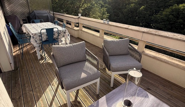DUPLEX LEVALLOIS with large terrace at the foot of the metro, 20 minutes from central Paris