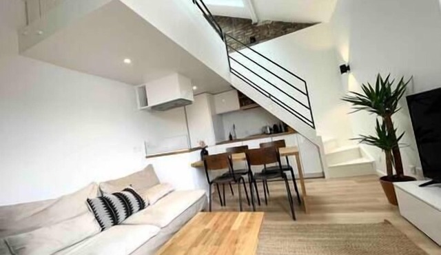 Duplex Loft industriel, Puces de St Ouen, Quiet