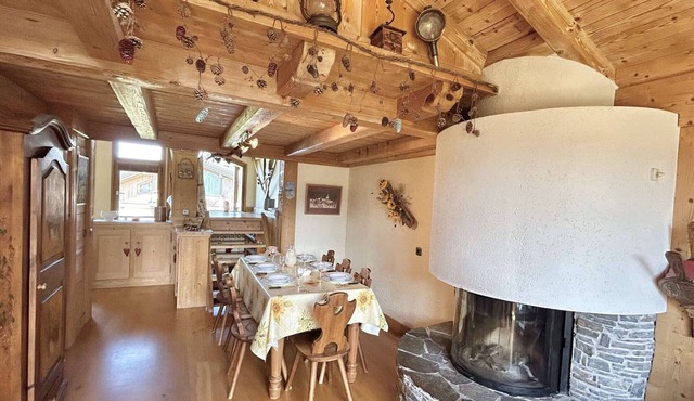 Duplex Near Princess Ski Slopes, 4 Beds, Garage, Balcony, Fireplace