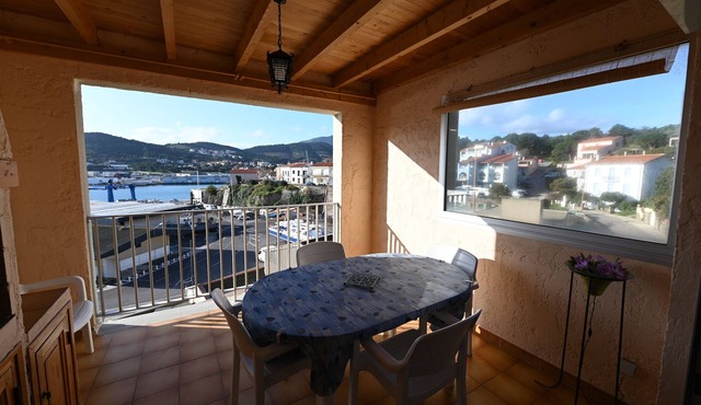 Duplex, near the city center, on the left port exit
