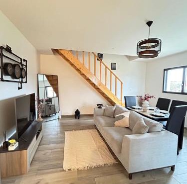 Duplex, parking gratuit privé, 5min centre Auxerre