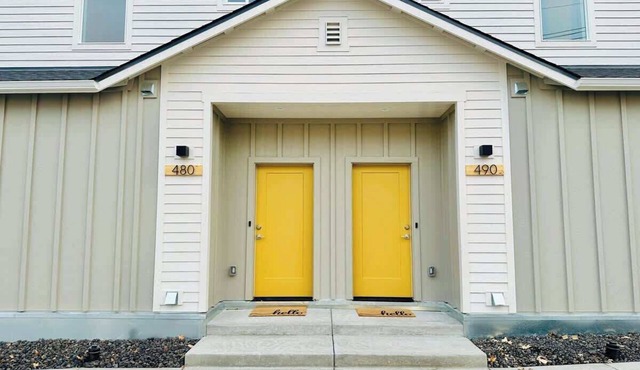 Duplex Pets Ok Houses/Sleeps14