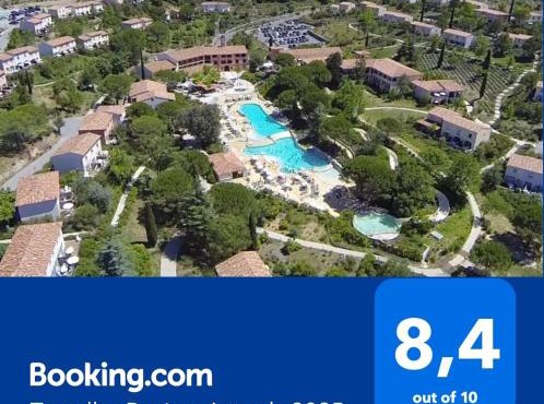 Duplex, piscines, animations près via Ardèche, centre équestre
