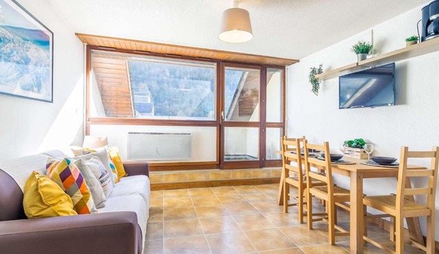 Duplex pour 4 pers. avec balcon, proche centre et téléphérique, parking & casier à skis - FR-1-296-128