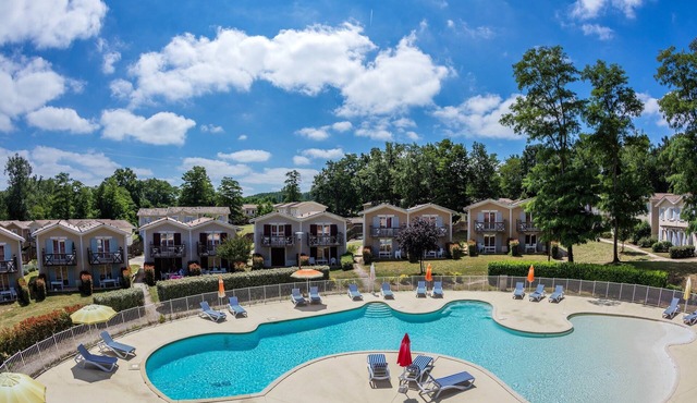 Duplex Proche Du Cours De Golf + Accès Piscine!