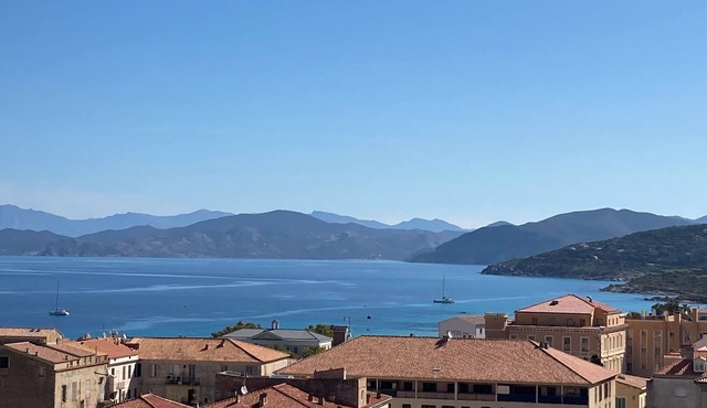 Duplex quiet residence, sea and mountain view, near downtown, beach at 300m