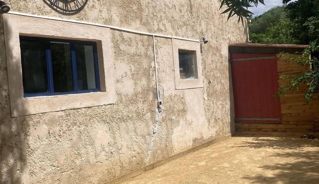 Duplex, Riviere, natural terrace and boules court.