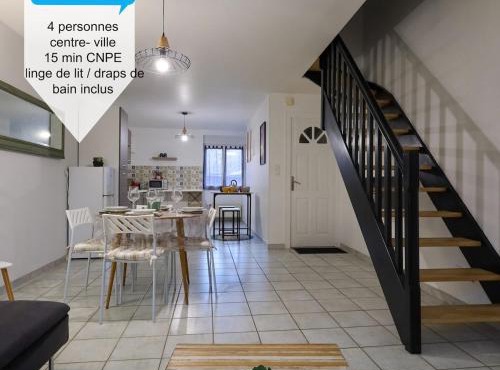 Duplex "Sebari "centre ville parking clim proche CNPE