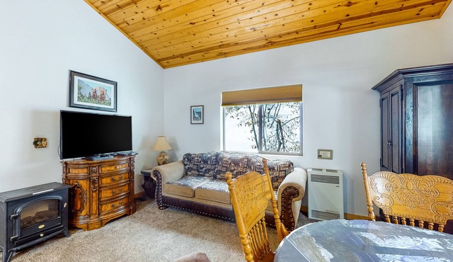 Duplex upper level with prime location in Yosemite National Park