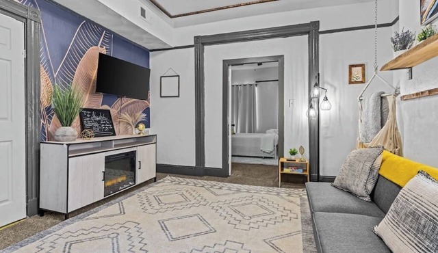 Duplex w/fast Wi-Fi & stocked kitchen