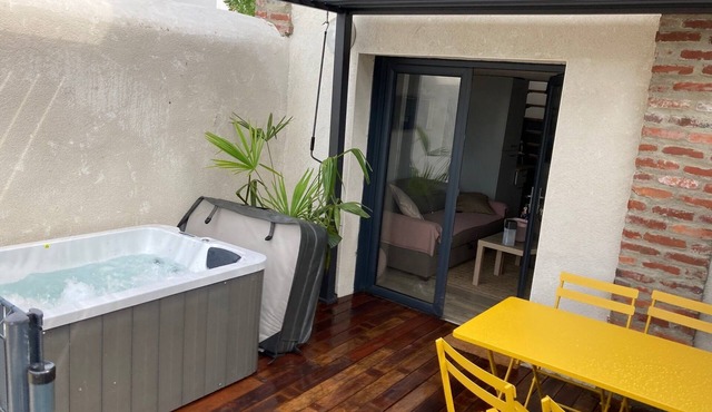 Duplex with bioclimatic pergola jacuzzi in town