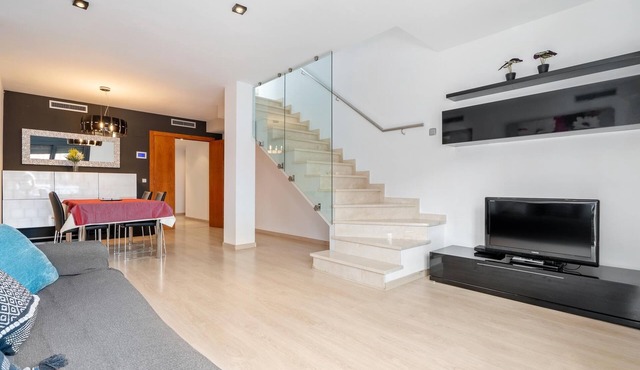 Duplex with free parking only 250m beach