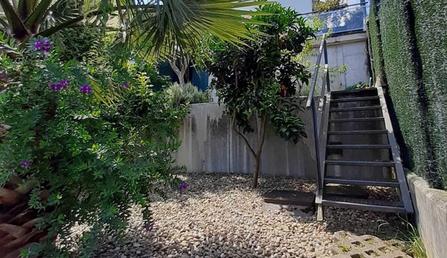 Duplex with Hernani garden