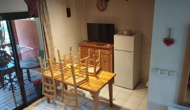 Duplex with mountain and river views. Pets allowed