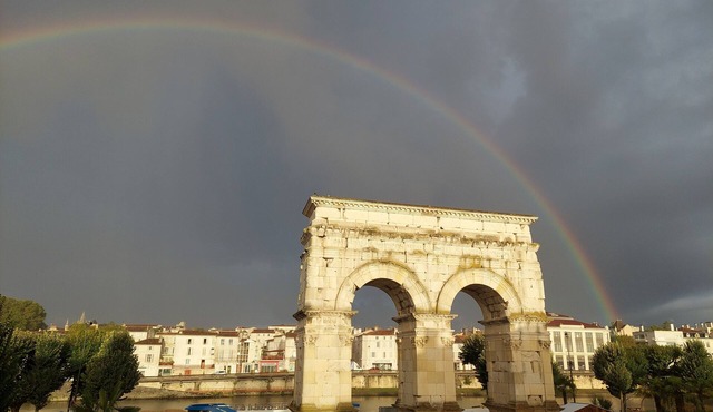 Duplex with panoramic view of Saintes