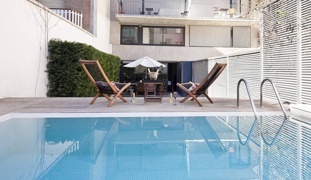 Duplex with private pool and garden in Sarrià 3 bedrooms sleeps 10 - WiFi