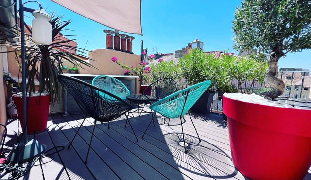Duplex with terrace - hyper-center of Toulon