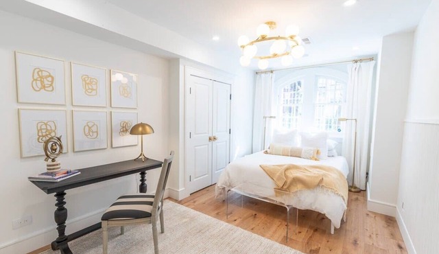 Dupont Circle Lux Apt - Sleeps 2, Steps to Metro