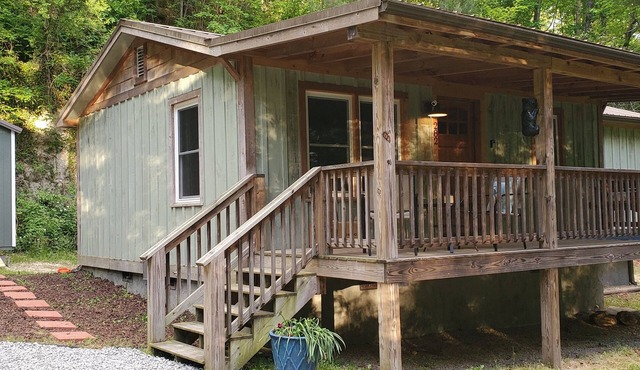DuPont Cottage - Bike to DuPont!