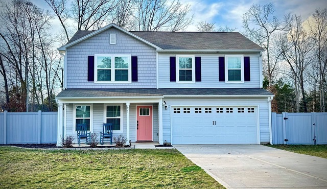 DuPont Manor House beautiful modern home offers serene comfort & convenience