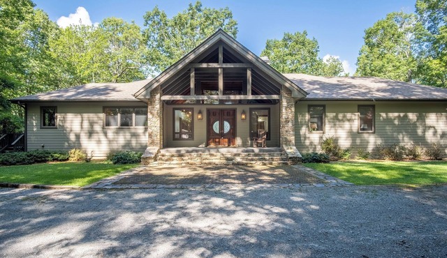 Dupont Mountain Lodge in Cedar Mountain | Trails & Streams