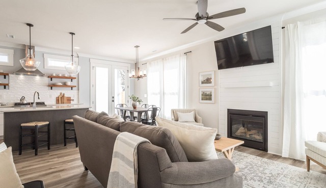 Durham's Modern FarmHouse & Guest House minutes from Downtown & Duke University!