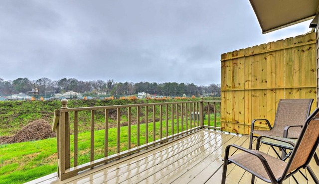 Durham Townhome with Deck - 15 Min to Downtown, DPAC!