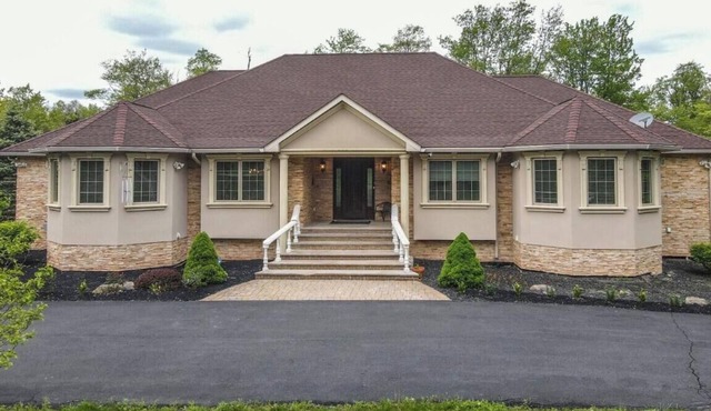 Duskbloom Villa – Premium 10BR Retreat with Hot Tub & Theater