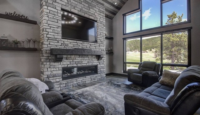 Dusty Diamond-New build, private hot tub, 4 miles to Sturgis & 5 miles to Deadwood!