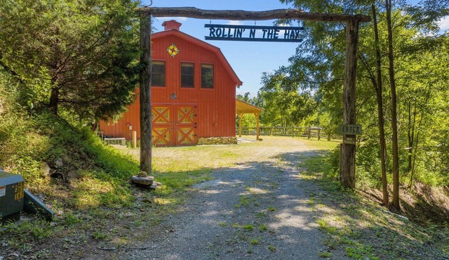 Dutch Barn Style cabin at Leatherwood Mountains with great views.