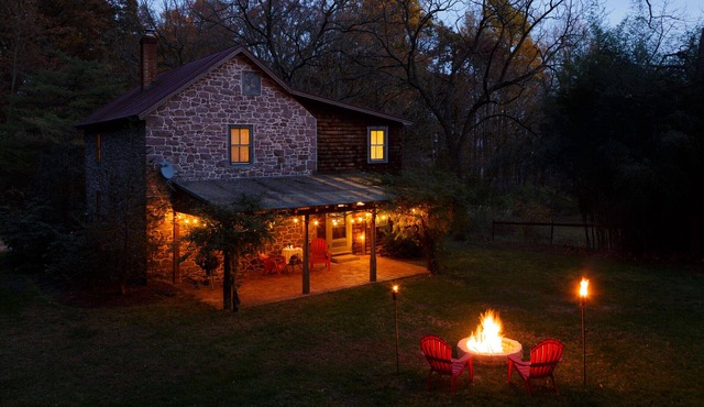 DUTCH COUNTRY COTTAGE, pet friendly and very secluded!