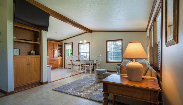 Dutch Country Home: 9 Mi to Sight & Sound Theater