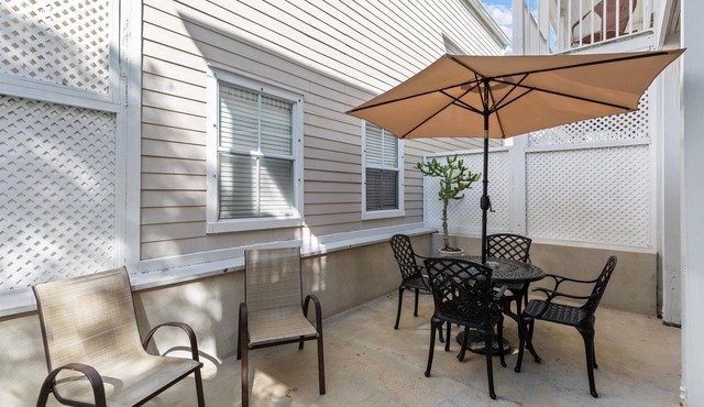 Duval Square Condo-2 bedroom 2.5 bath, w/pool, parking, on Duval St