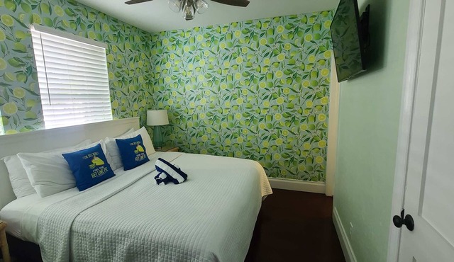 Duval Street Suites full kitchen Old Town with heated pool