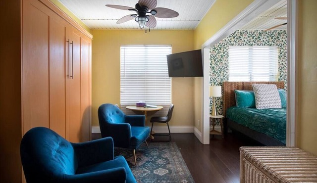 Duval Street Suites on Duval Free Parking and heated Pool