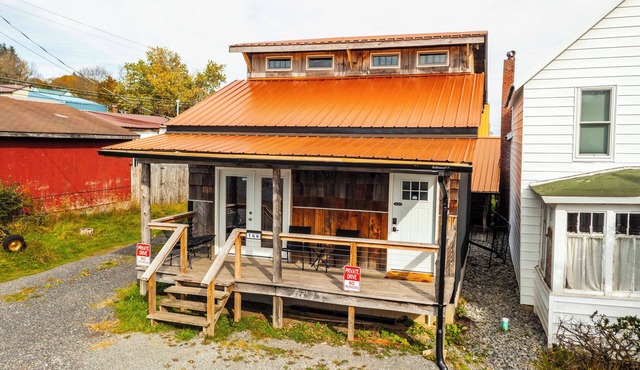 DV166-Cozy Bungalow! Pets Ok, Breweries/Skiing!