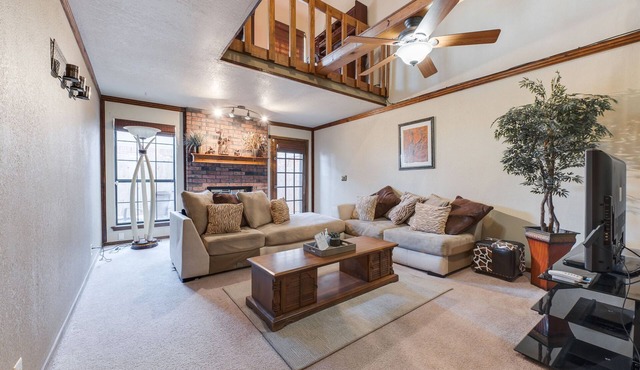 DW Cottage - Close to Restaurants and Shopping!
