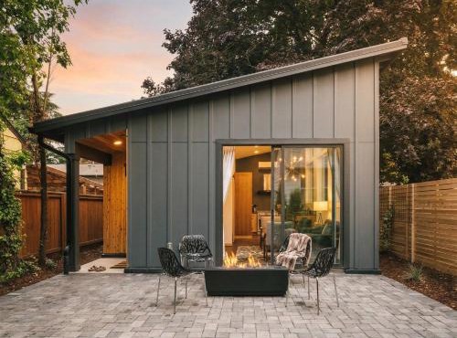 Dwell Upscale Woodstock Retreat Walk to Dining