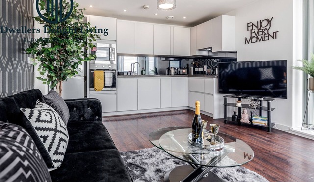 Dwellers Delight Living Serviced Accommodation , 2 Bed Penthouse, Basildon