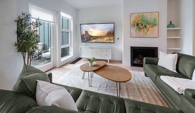 Dwntn Lux Townhome - Best Amenities- 3BD/4BA