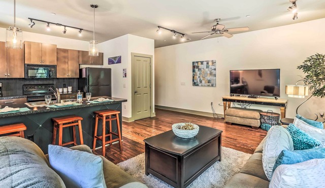 Dwtn Condo 4 Blocks to The Wilmington Riverwalk!