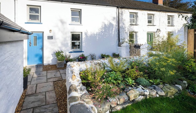 DYFFRYN COTTAGE, pet friendly, character holiday cottage in Aberporth