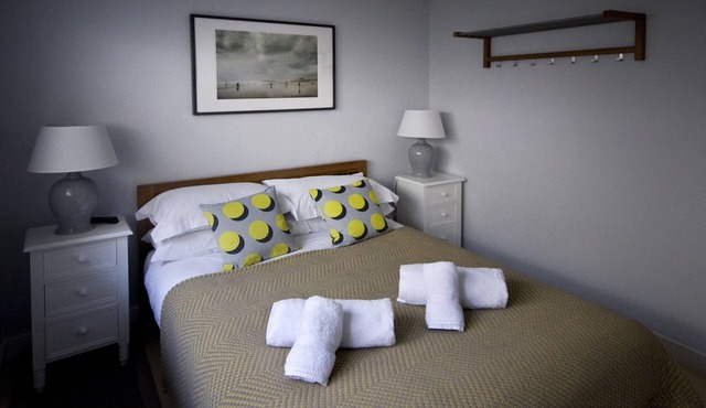 Dynnarge (2) - a 2 bed classic terrace that sleeps 4 guests in 2 bedrooms