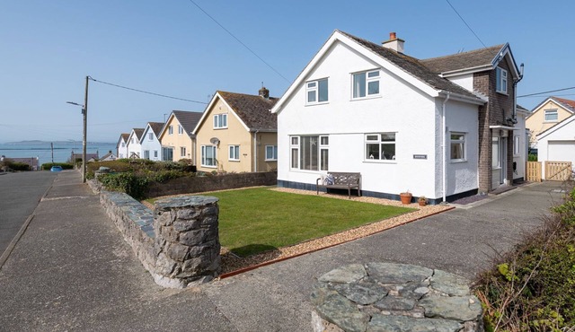 Dysynni : Modern Family Home in Rhosneigr | Managed by Anglesey Holiday Lettings