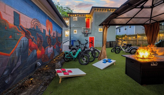E-Bikes, Arcade Room, Fire Pit, Projector - DT ATL