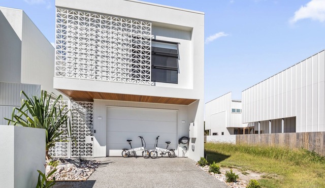 E-Bikes Heated Pool Beachfront Villa Pet Friendly