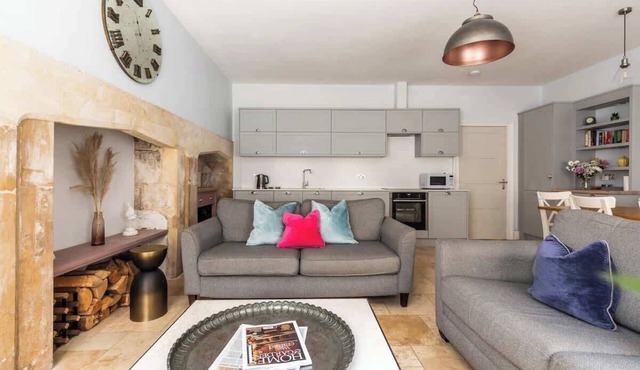 Elegant Georgian Flat in Historic Bath with Garden