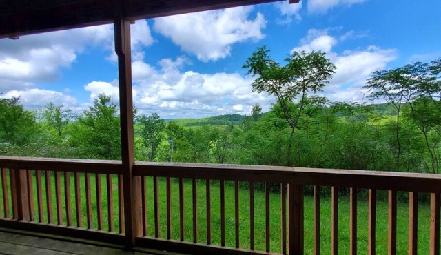 E102 · Winterplace Condo Ski in Ski out First Floor E102