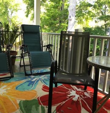 E12 Awesome renovation, comfy well stocked kitchen make some memories!