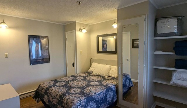 E204 Winterplace Condo